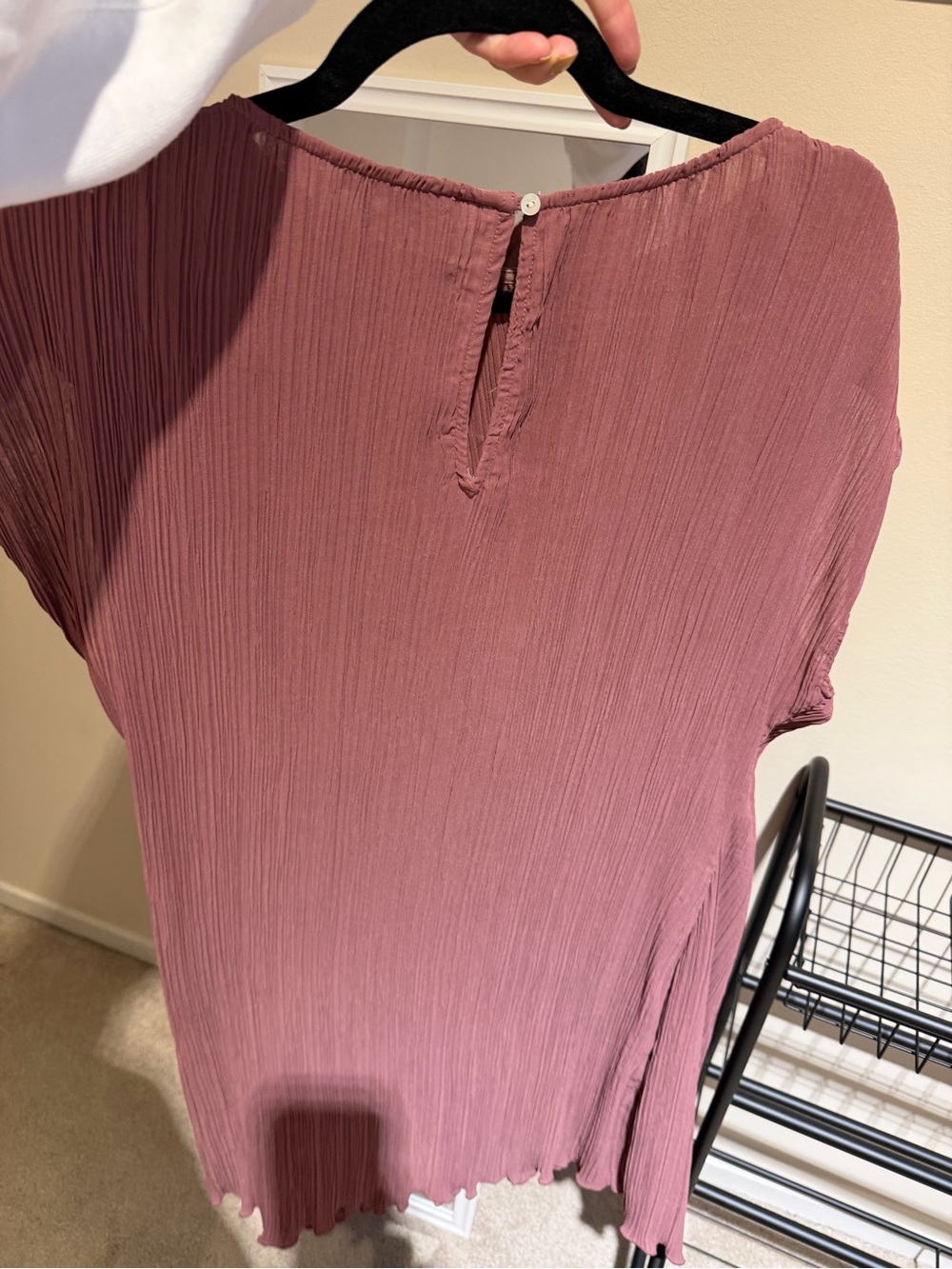 Pleated Short Sleeve Shift Dress in Mauve - Picture 4 of 4